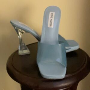 Steve Madden Blue Heels with Modern Geometric Design